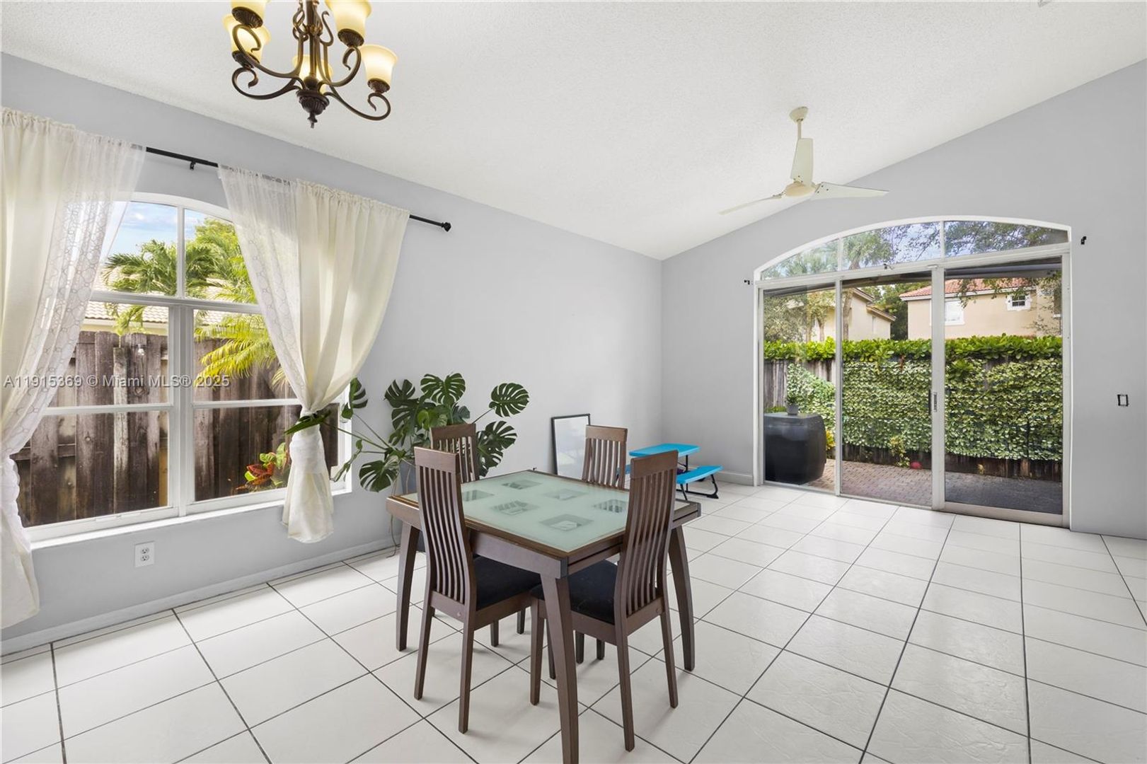 PEMBROKE PINES House: 7673 NW 19TH ST