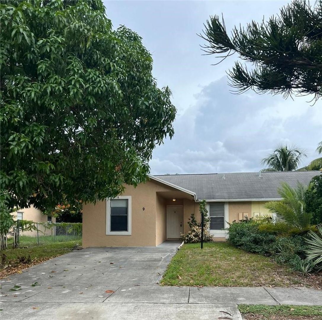DEERFIELD BEACH House: 9 NE 44TH ST #9