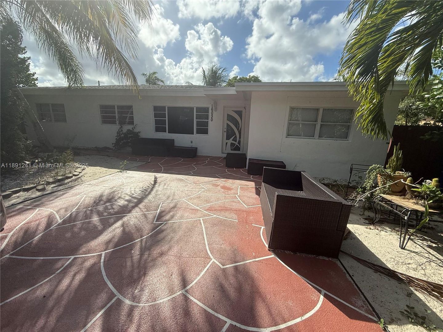 NORTH MIAMI BEACH House: 16030 MIAMI DR
