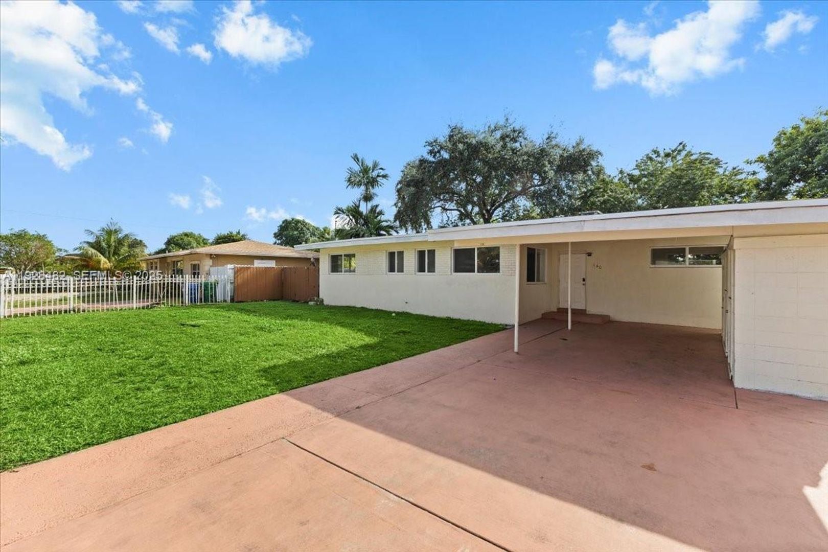 MIAMI GARDENS House: 140 NW 198TH ST #