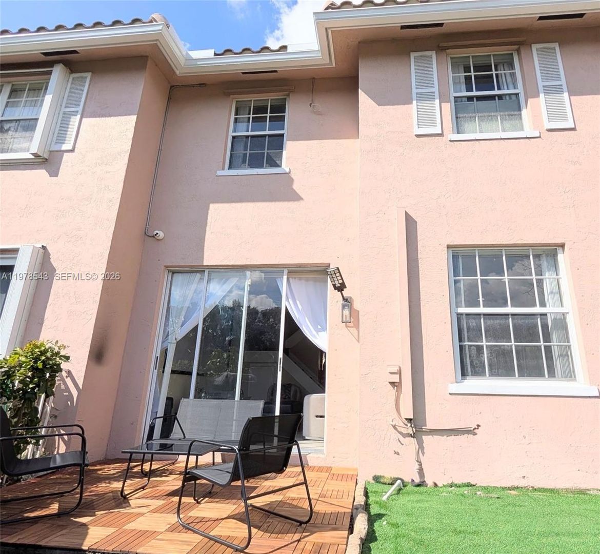 SUNRISE House: 3930 NW 91ST TER