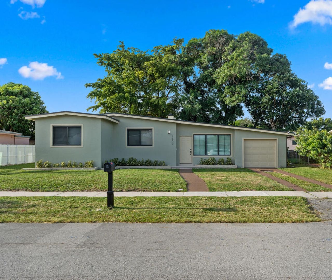 MIAMI House: 1300 NW 90TH ST