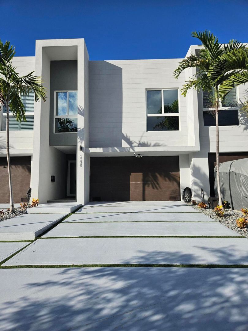 POMPANO BEACH House: 2275 SE 7TH ST #2275