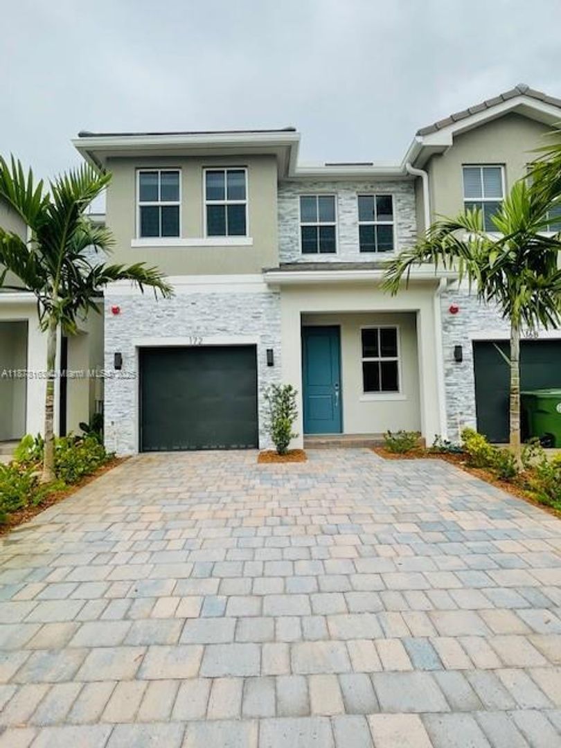 PEMBROKE PINES House: 164 SW 171ST LN