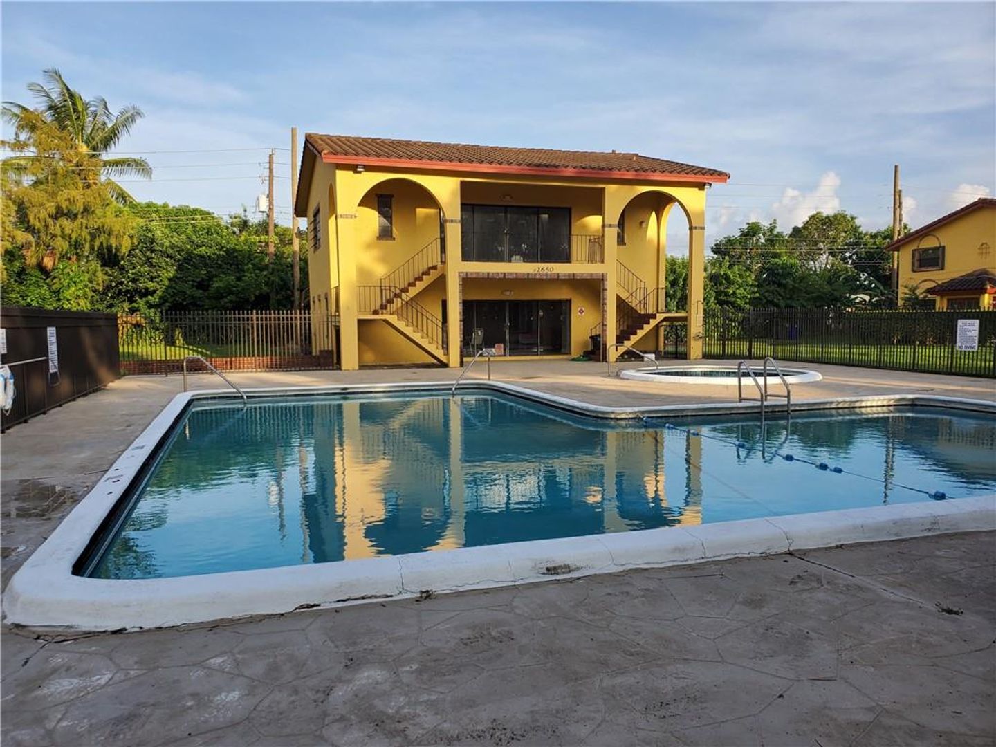 LAUDERDALE LAKES House: 2743 NW 47TH TER # 604