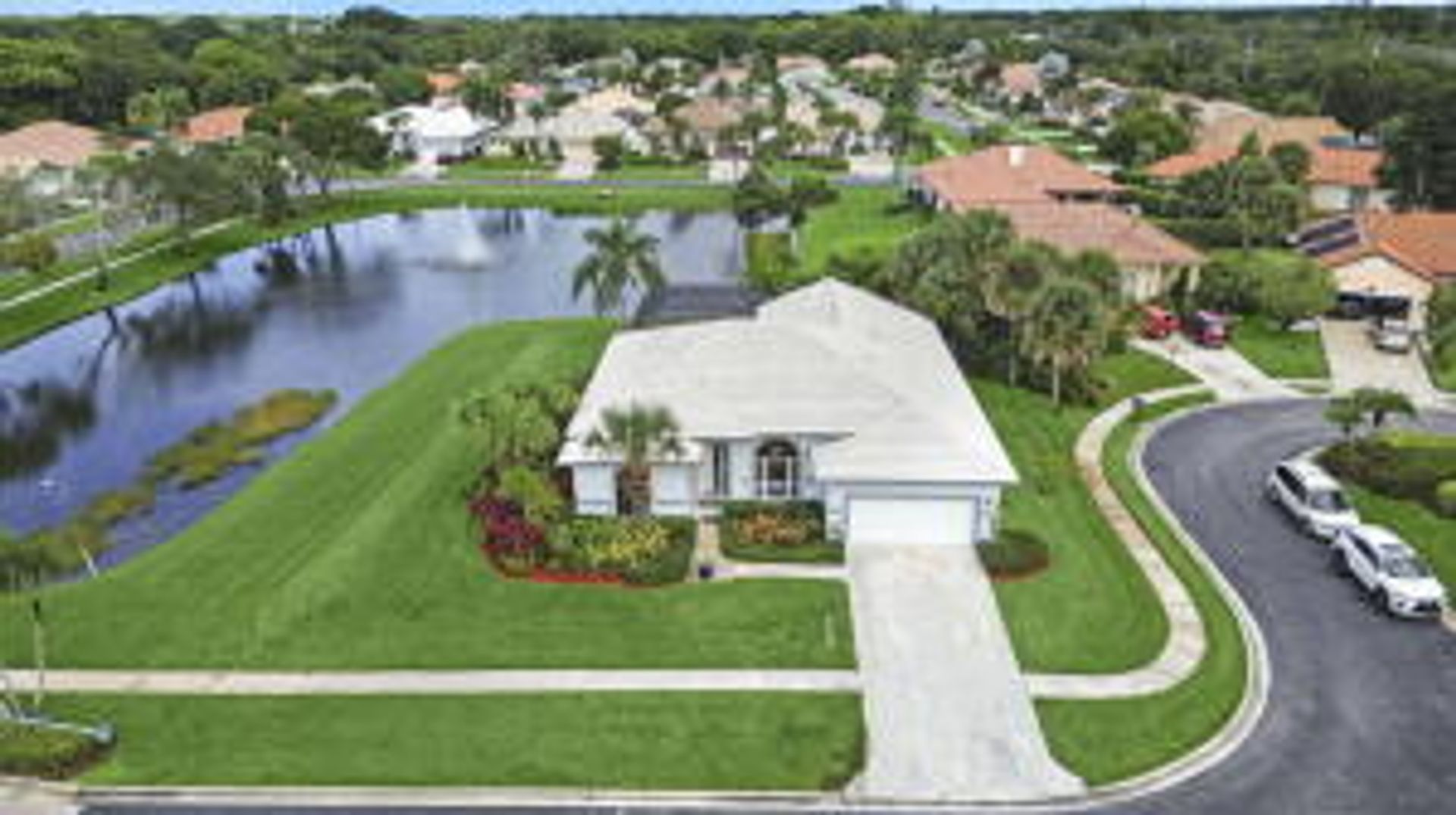 PALM BEACH GARDENS House: 9070 CYPRESS HOLLOW DR