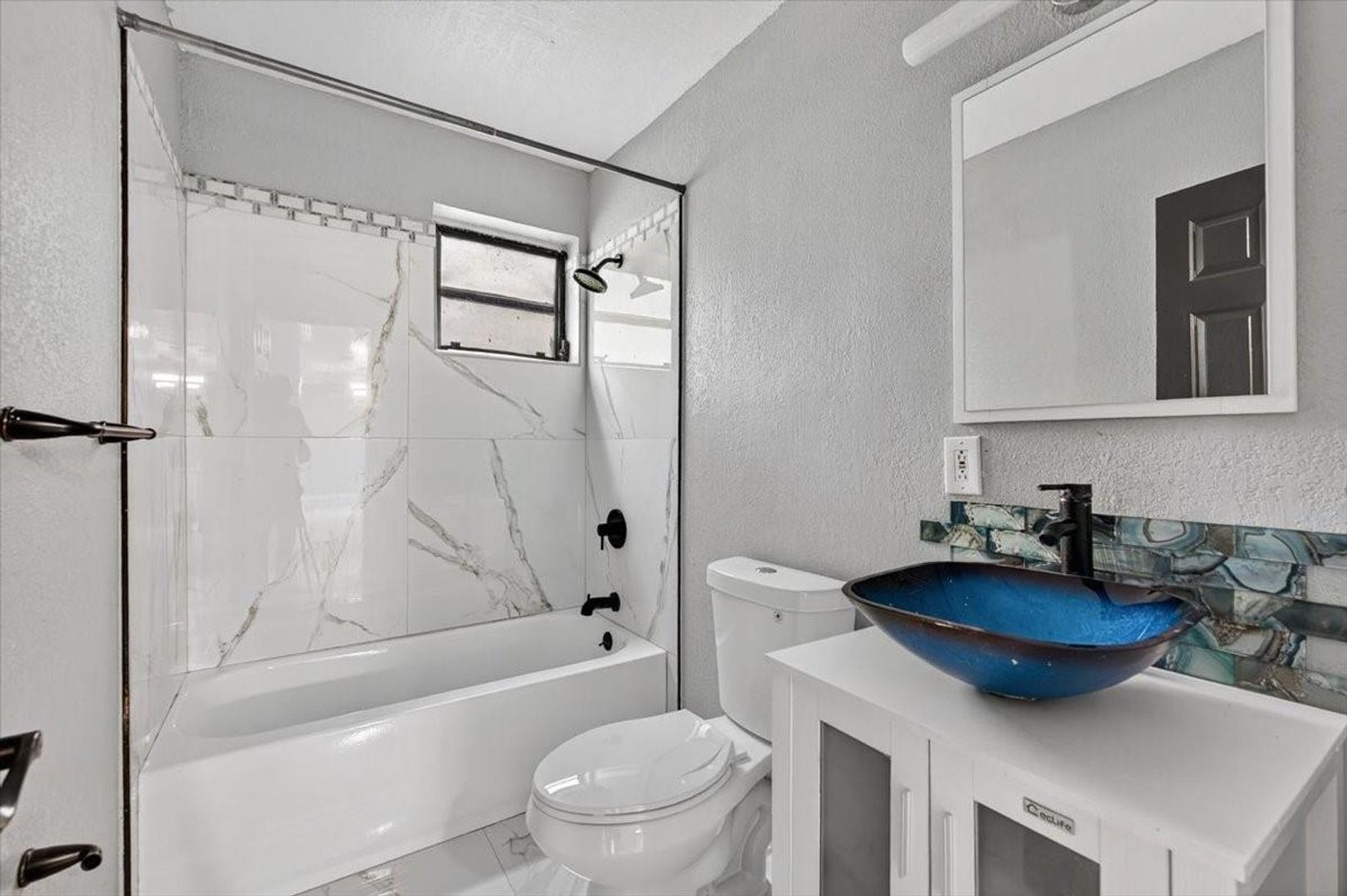 MIAMI House: 15775 N MIAMI AVE #15775