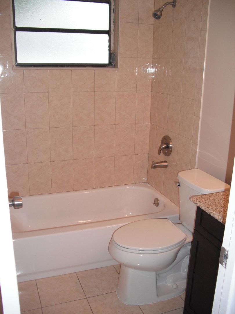 FORT LAUDERDALE House: 630 SW 7TH AVE # 1-2