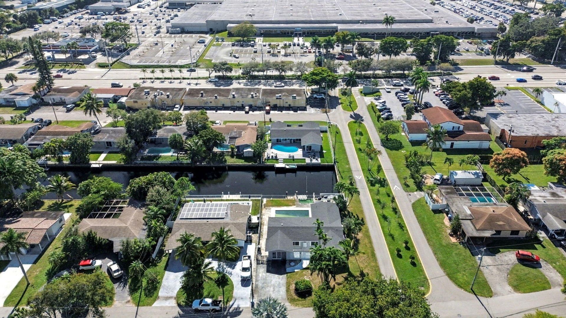 OAKLAND PARK House: 1940 NW 32ND ST #1940