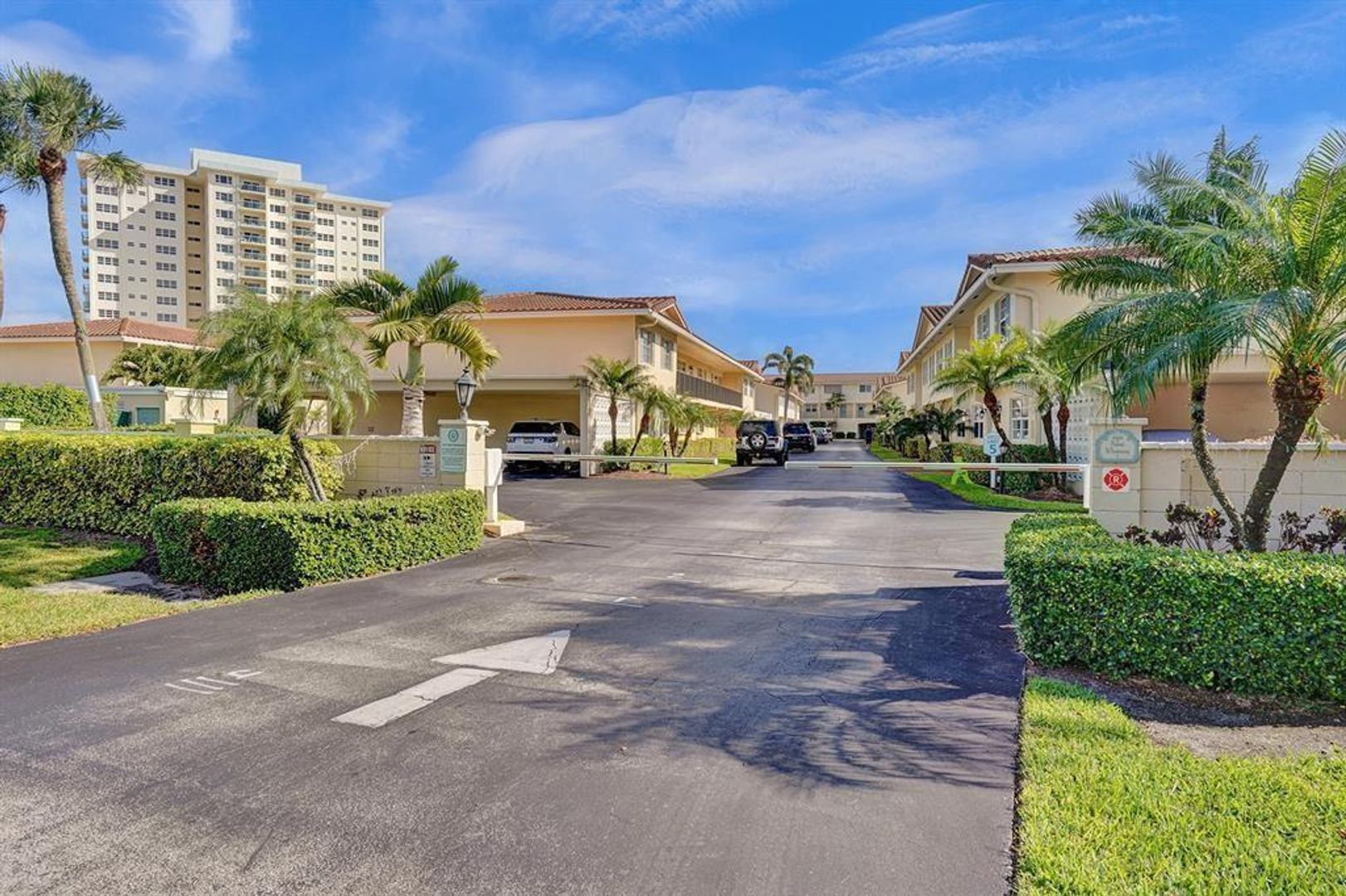 LAUDERDALE BY THE SEA House: 5450 N OCEAN BLVD APT 10-C