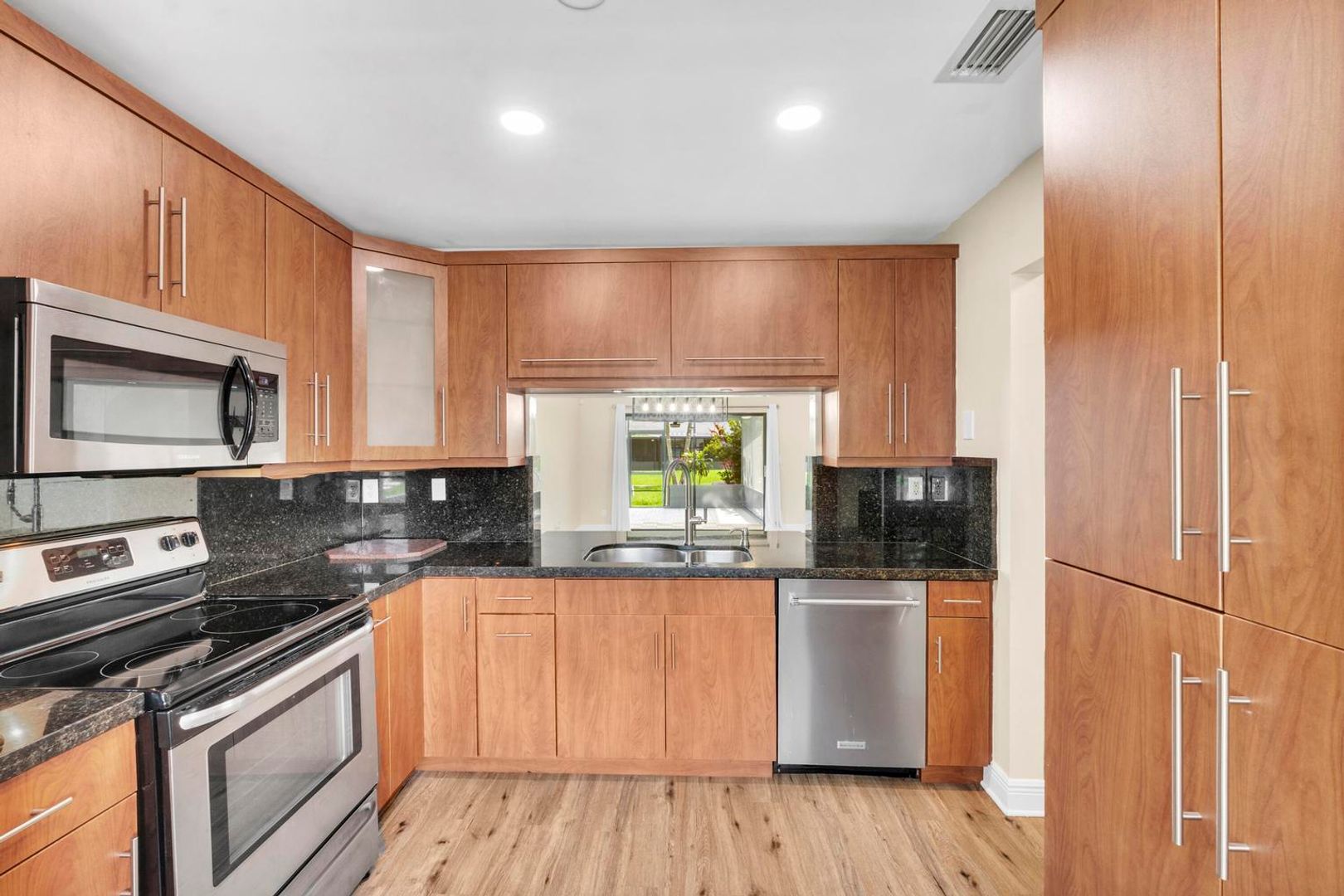 PEMBROKE PINES House: 10723 NW 10TH ST