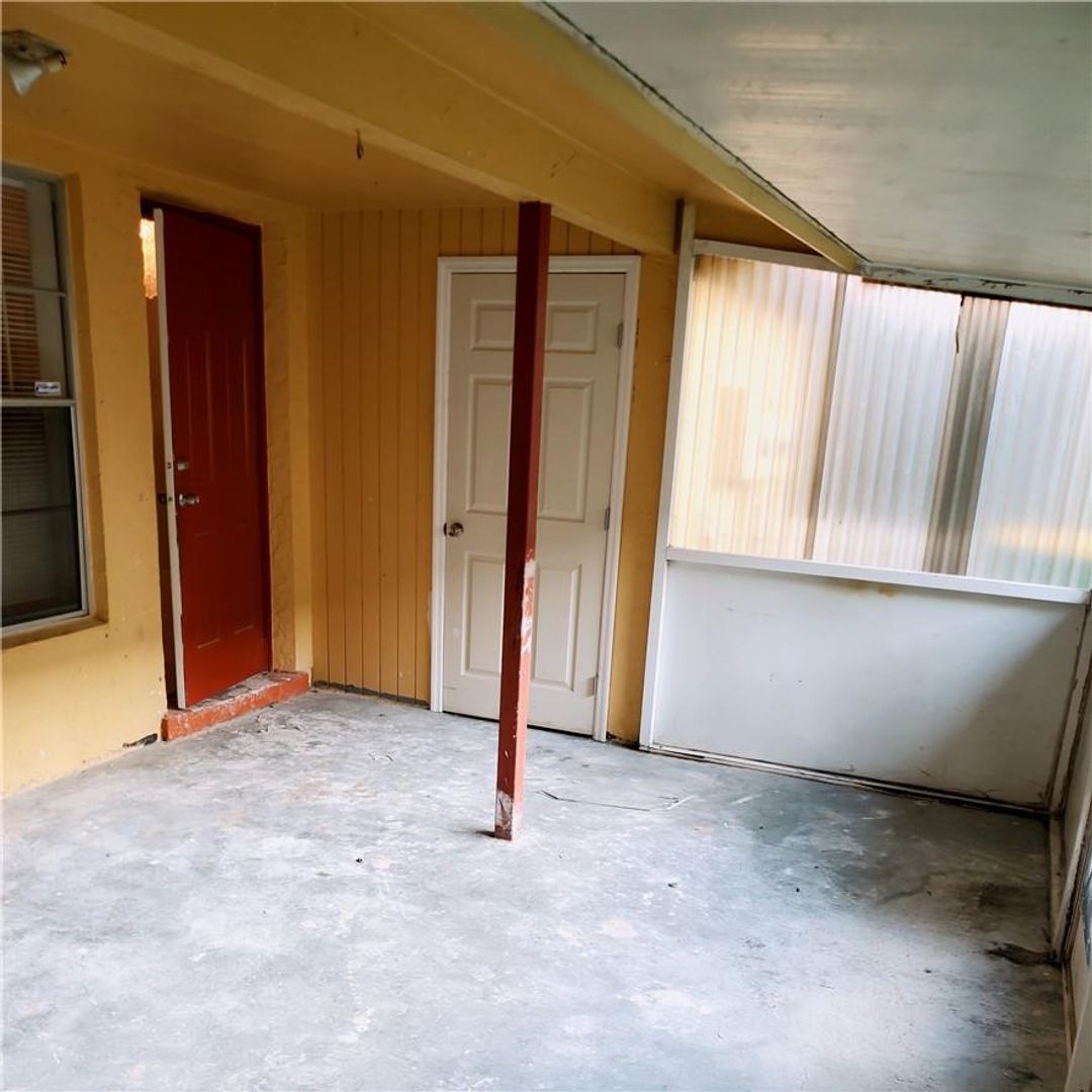 LAUDERDALE LAKES House: 2743 NW 47TH TER #604