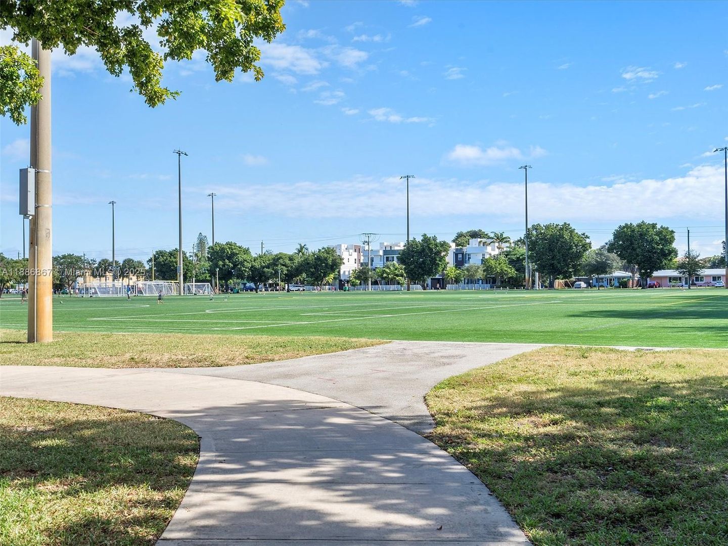 FORT LAUDERDALE House: 630 NE 12TH AVE