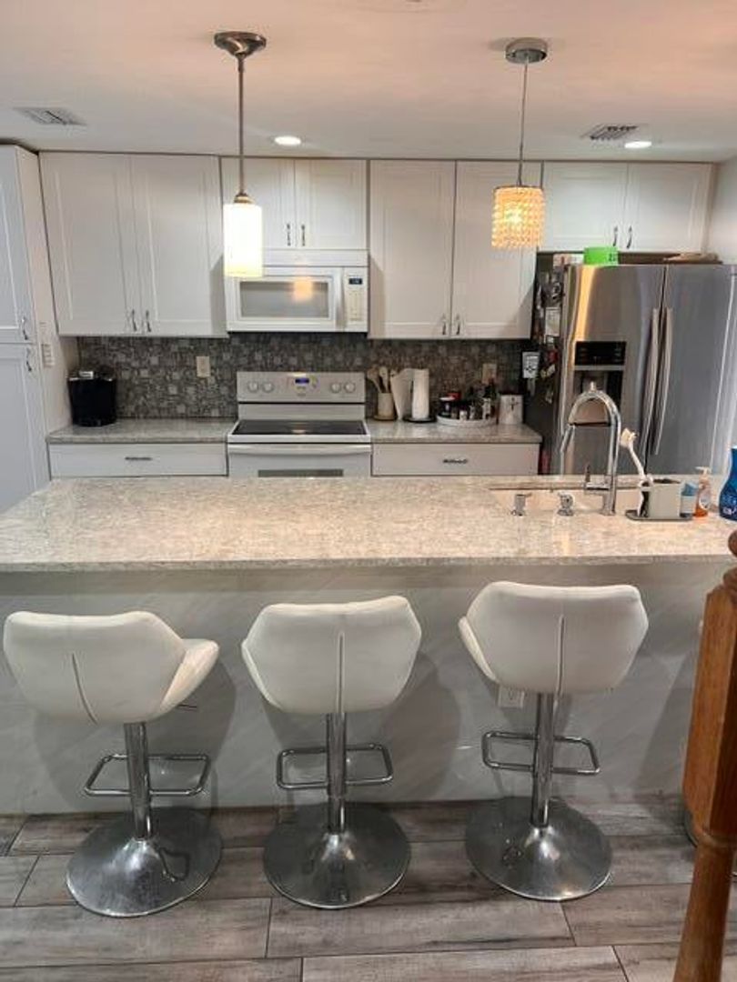 PLANTATION House: 8249 NW 9TH ST #TOWNHOUSE 5