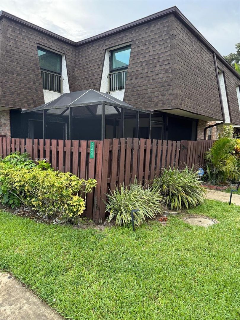 CORAL SPRINGS House: 2551 NW 99TH AVE