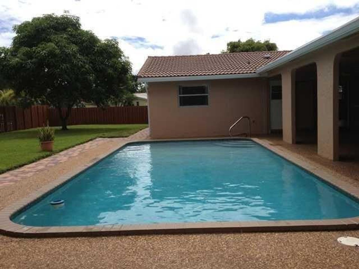 CORAL SPRINGS House: 737 NW 84TH LN #737