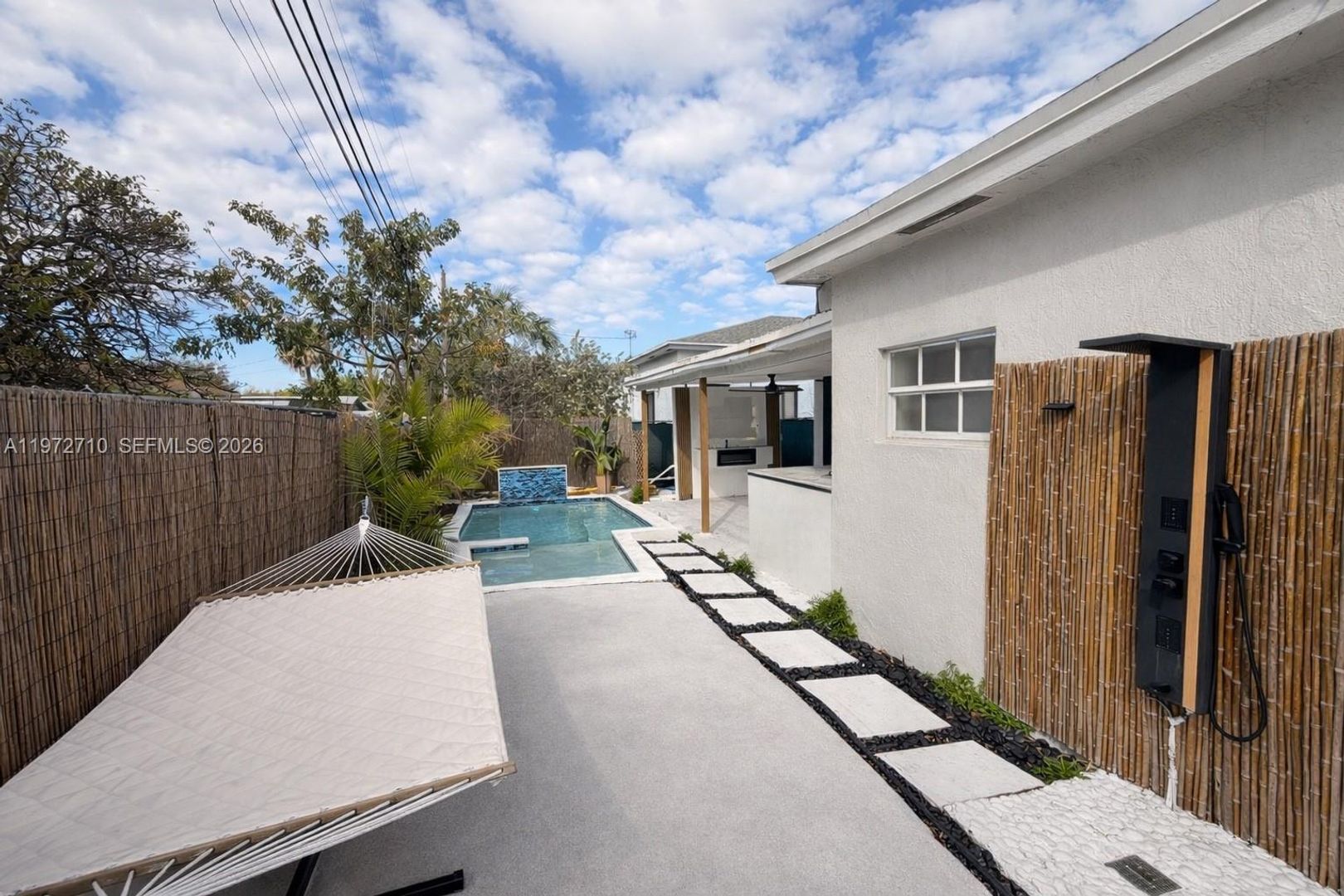 FORT LAUDERDALE House: 2804 NW 7TH CT