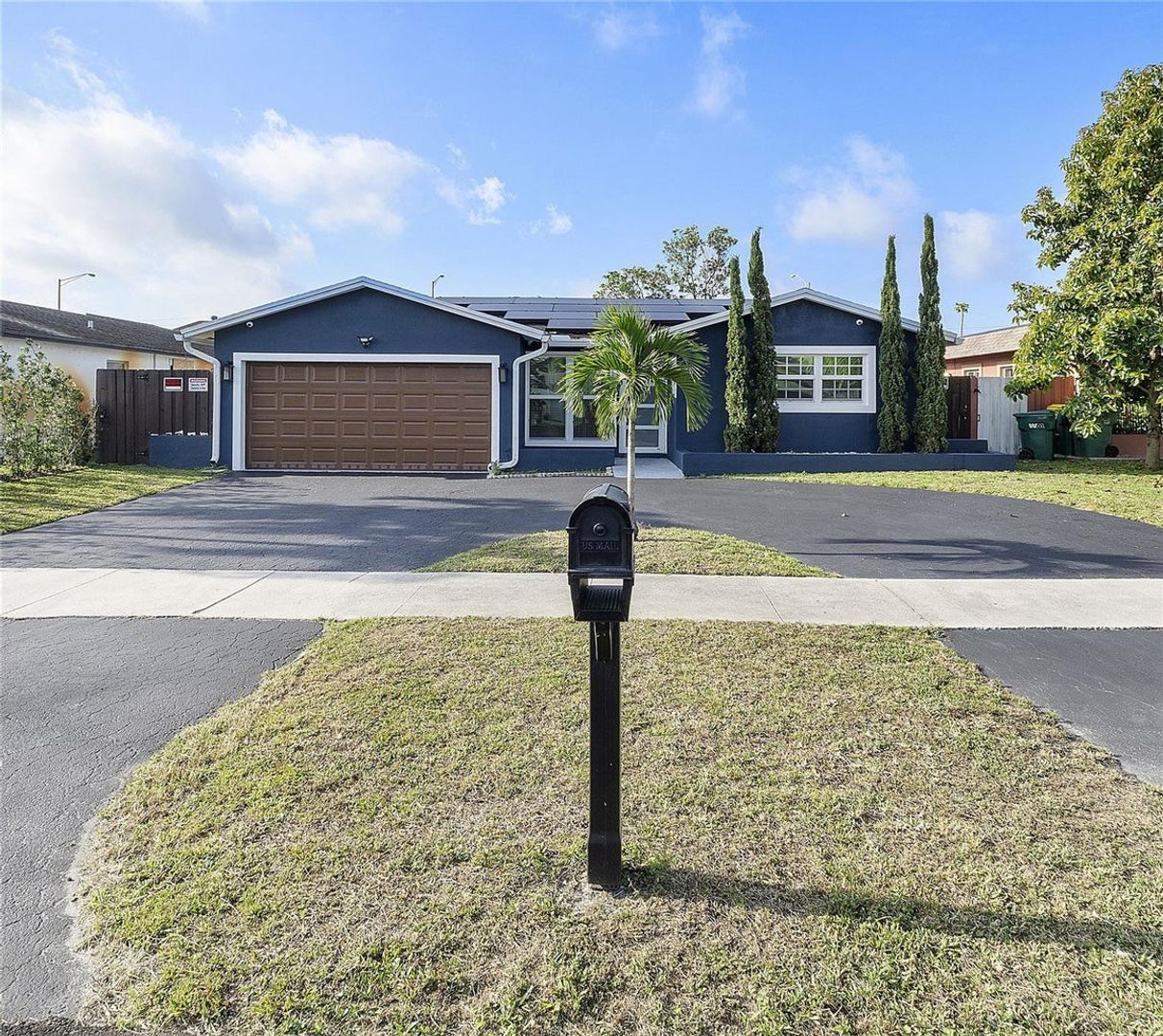 TAMARAC House: 5820 NW 56TH PL #5820