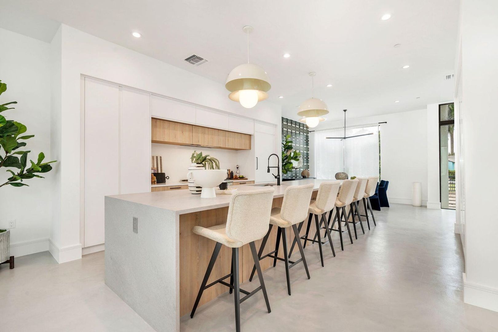 WEST PALM BEACH House: 1975 DOCK ST