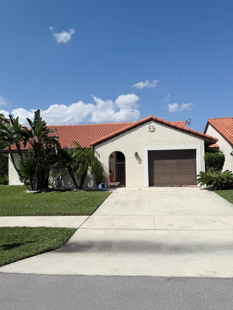 DEERFIELD BEACH House: 11 CAPITOL CT #11