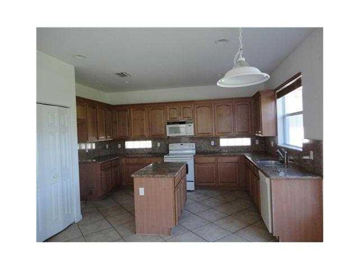 Riviera Beach House: 1101 Center Stone Lane