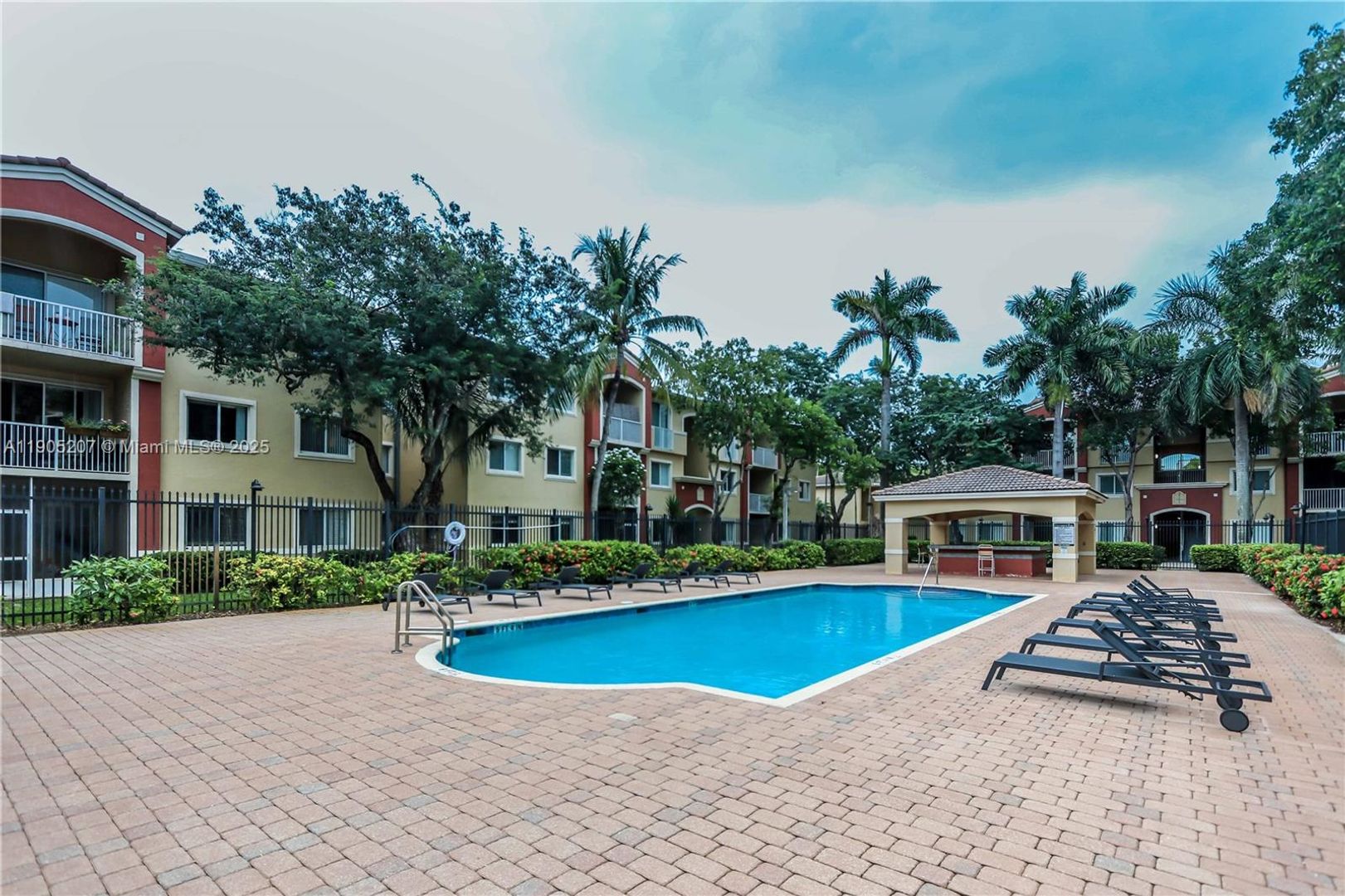 DAVIE House: 7085 NOVA DR APT 109