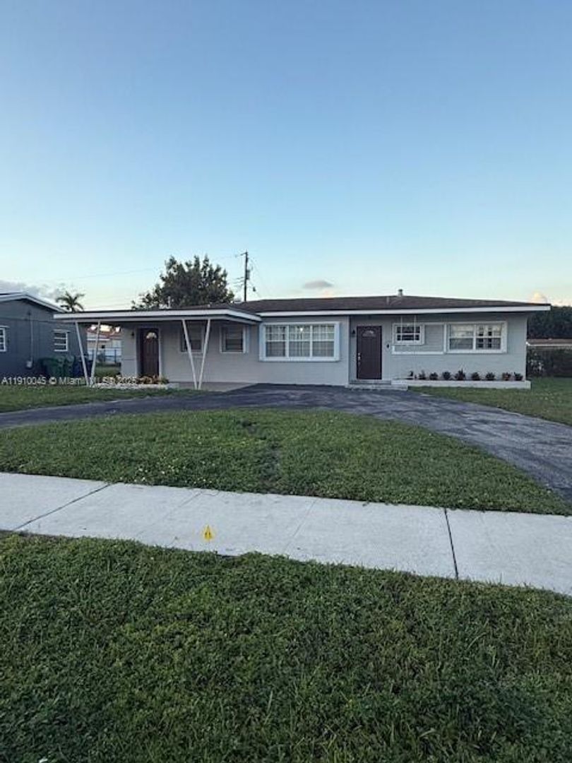 MIAMI GARDENS House: 1735 NW 189TH TER