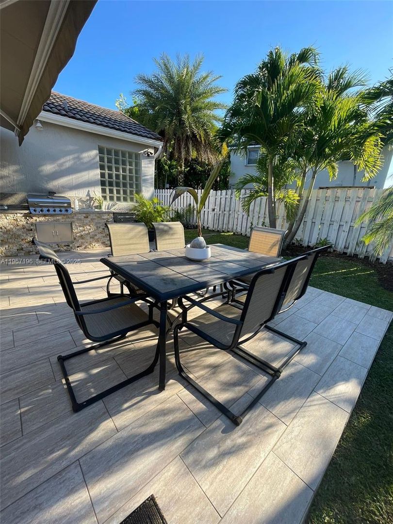 WESTON House: 755 SAND CREEK CIR