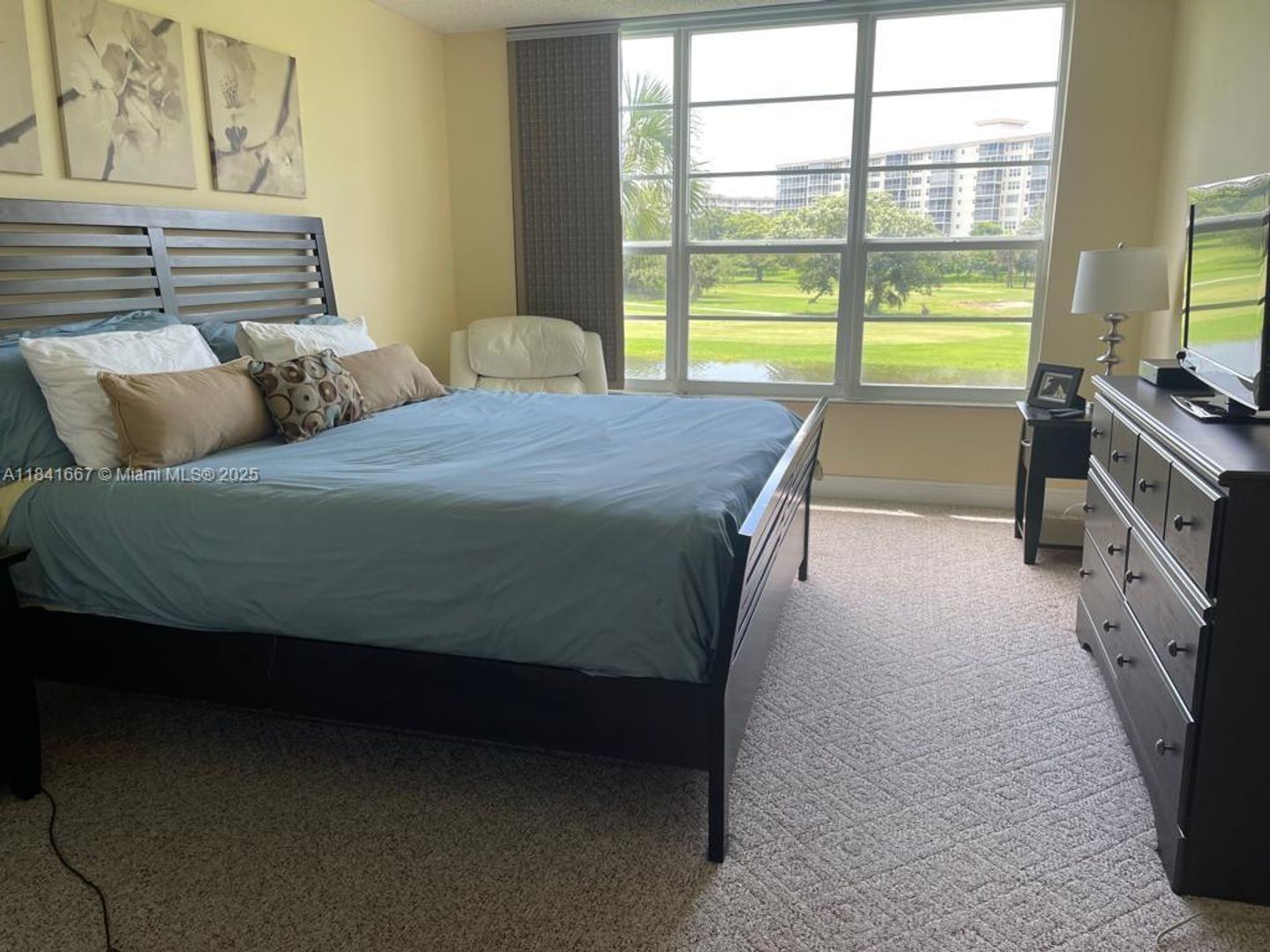 POMPANO BEACH House: 555 OAKS LN APT 203