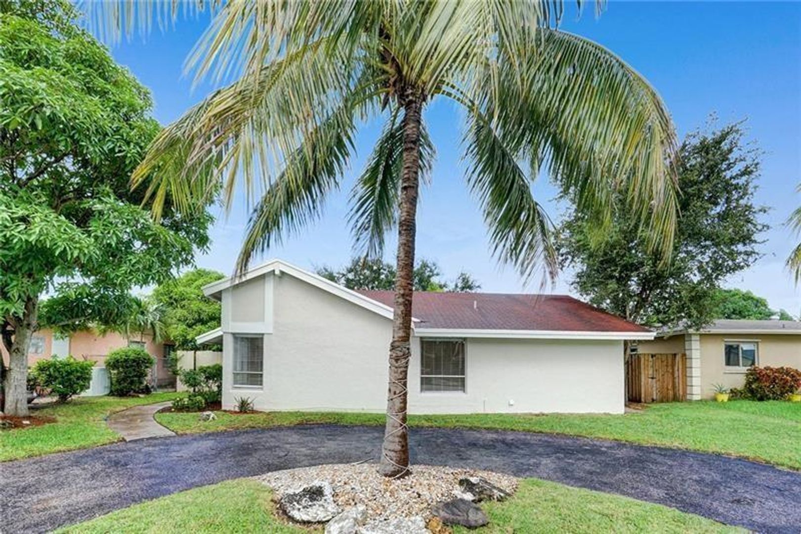 MIAMI GARDENS House: 20861 NW 9TH PATH