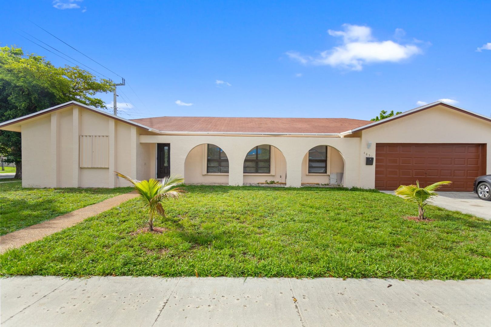 LAUDERHILL House: 4851 NW 17TH ST #0