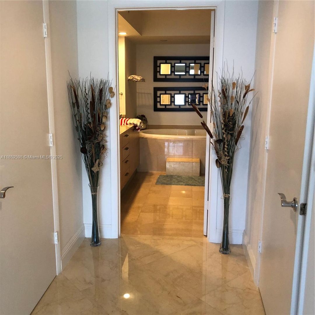 HALLANDALE BEACH House: 1830 S OCEAN DR APT #4101