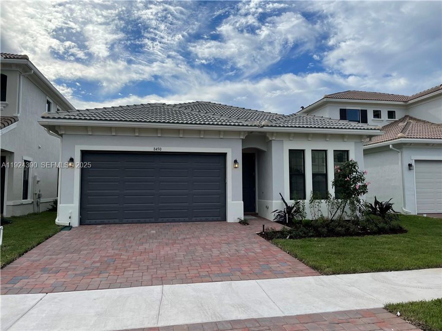 CORAL SPRINGS House: 8450 NW 39TH CT