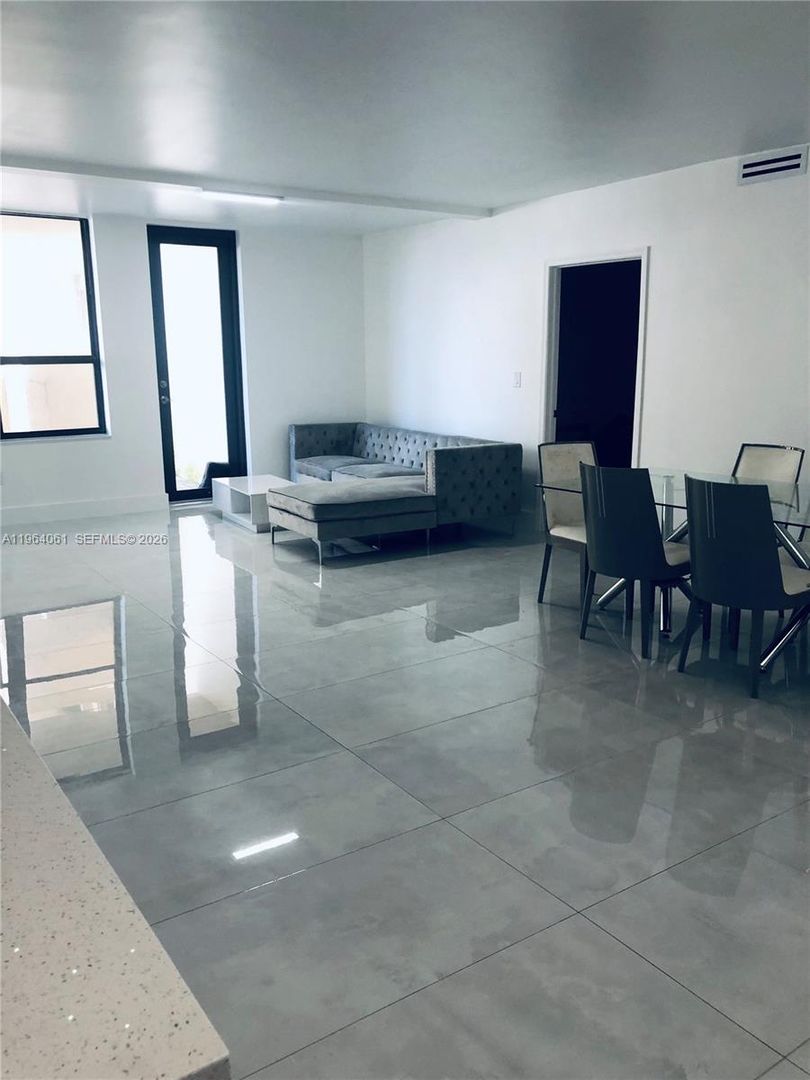 BAL HARBOUR House: 10185 COLLINS AVE #209