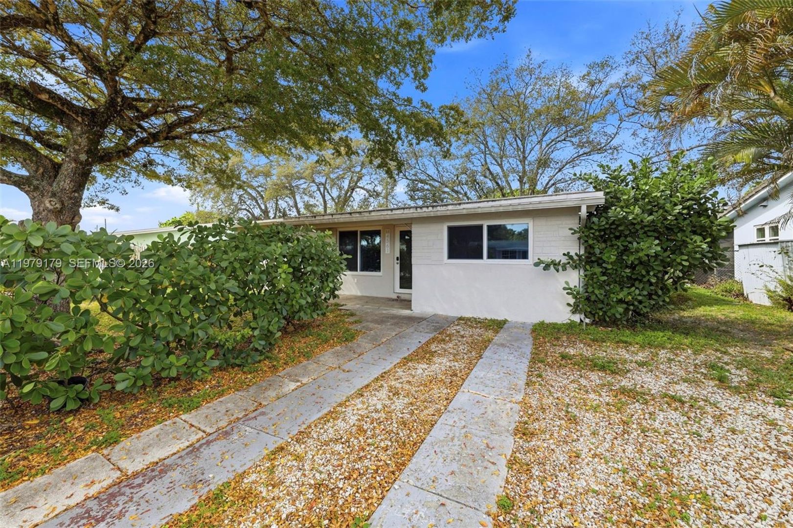 DANIA House: 4561 SW 25TH TER