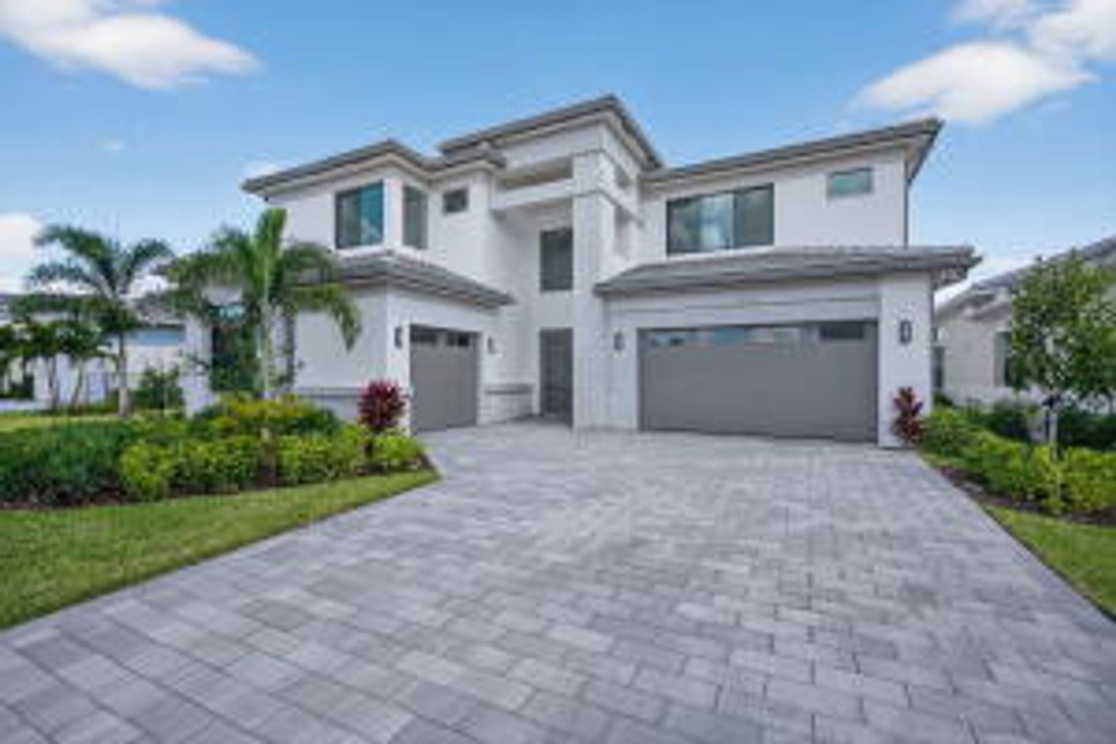 PALM BEACH GARDENS House: 10026 SKYLOFT ST