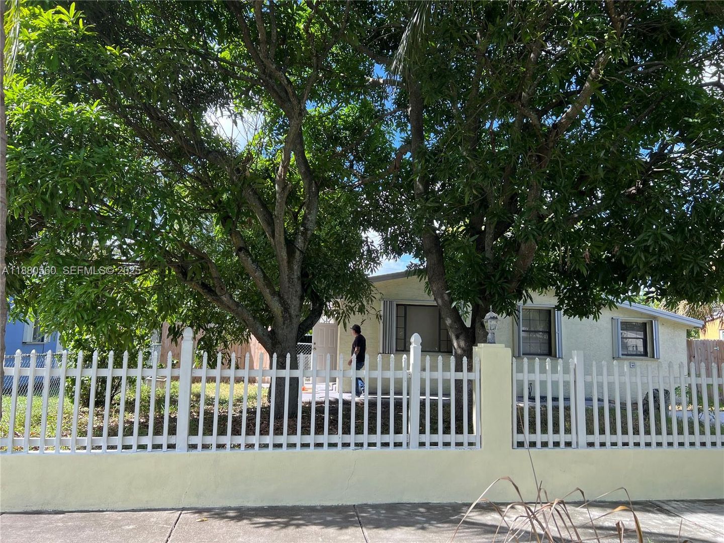 LAUDERHILL House: 931 NW 34TH WAY