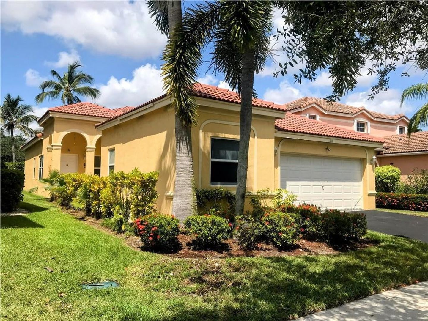 WESTON House: 1118 CHINABERRY DR #0