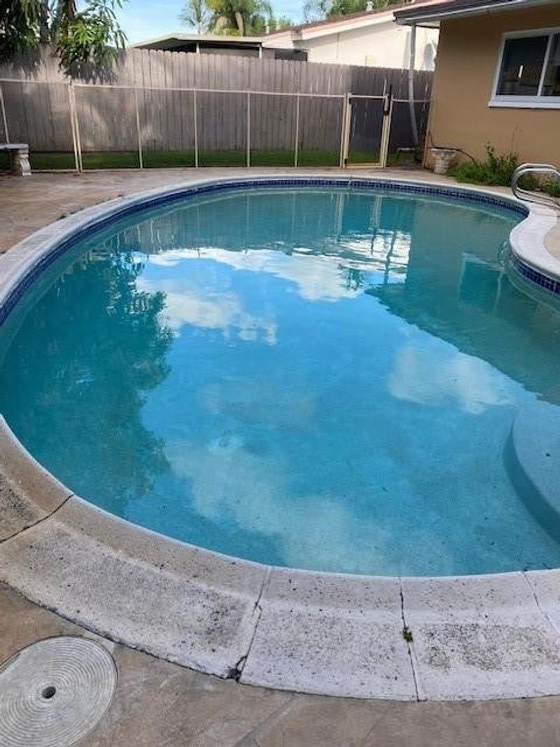 FORT LAUDERDALE House: 3157 NW 69TH CT #0