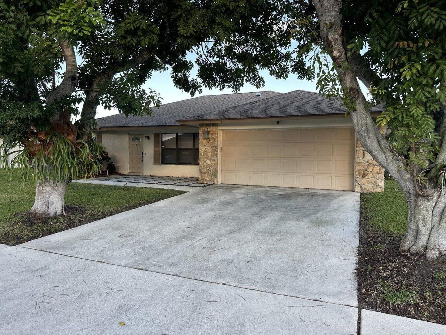 BOYNTON BEACH House: 10714 RANCHIPUR ST