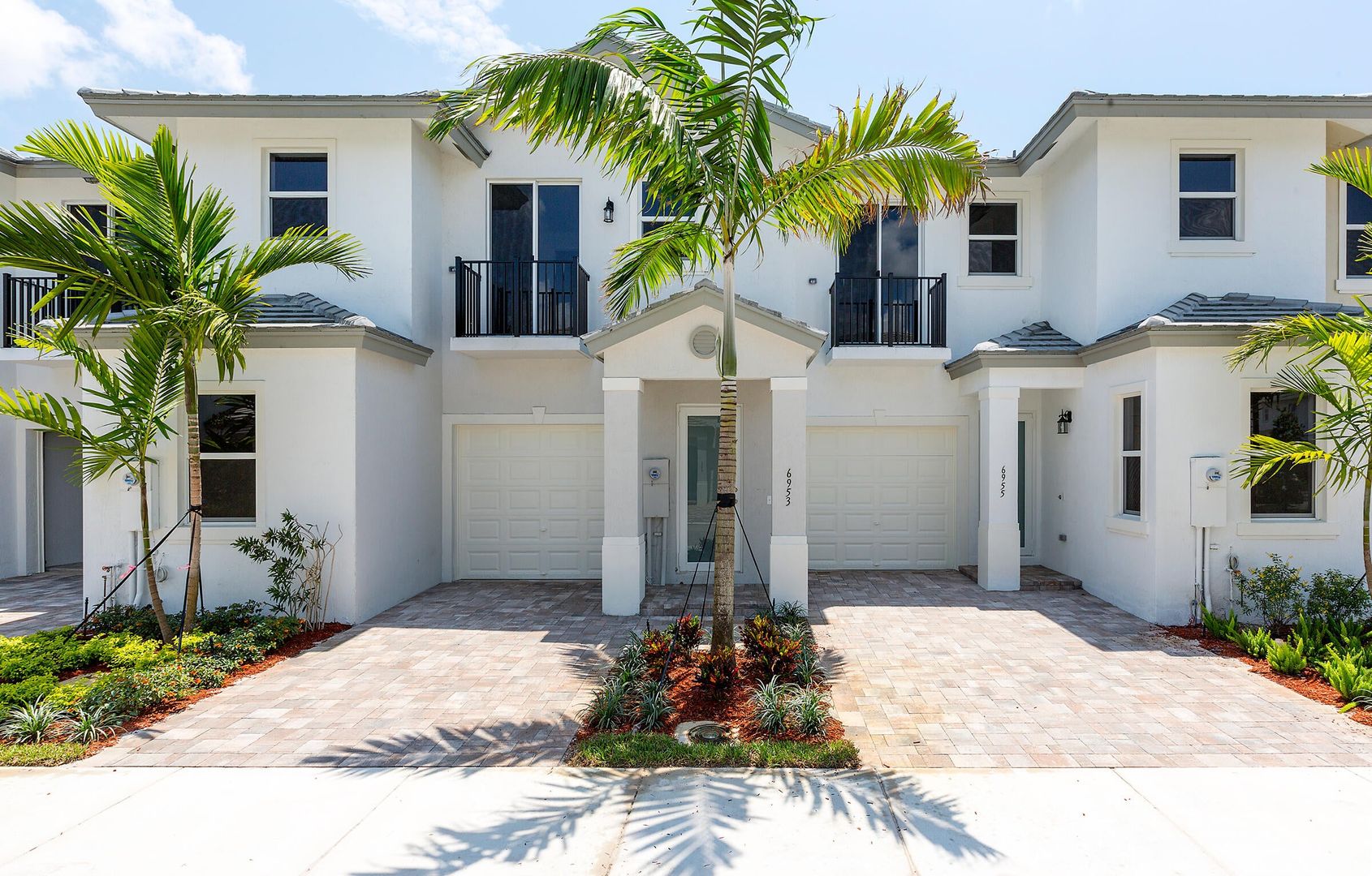 COCONUT CREEK House: 6919 PINES CIR