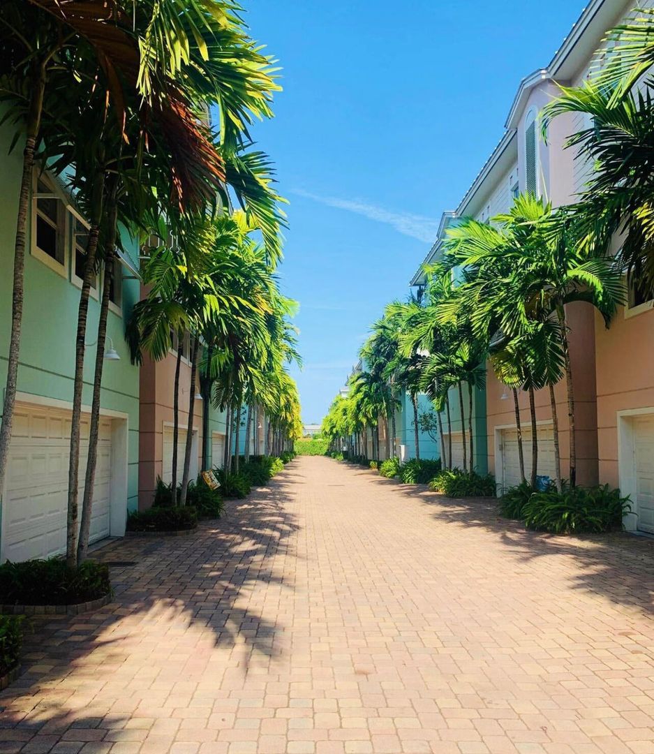 POMPANO BEACH House: 425 NE 1ST ST #425