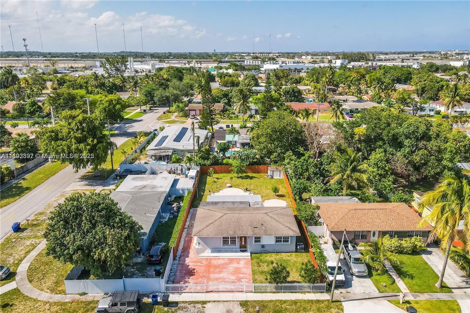 NORTH MIAMI House: 174 NE 211 #1