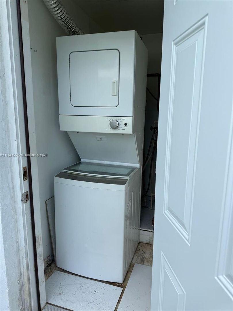 SUNNY ISLES BEACH House: 245 189TH TER