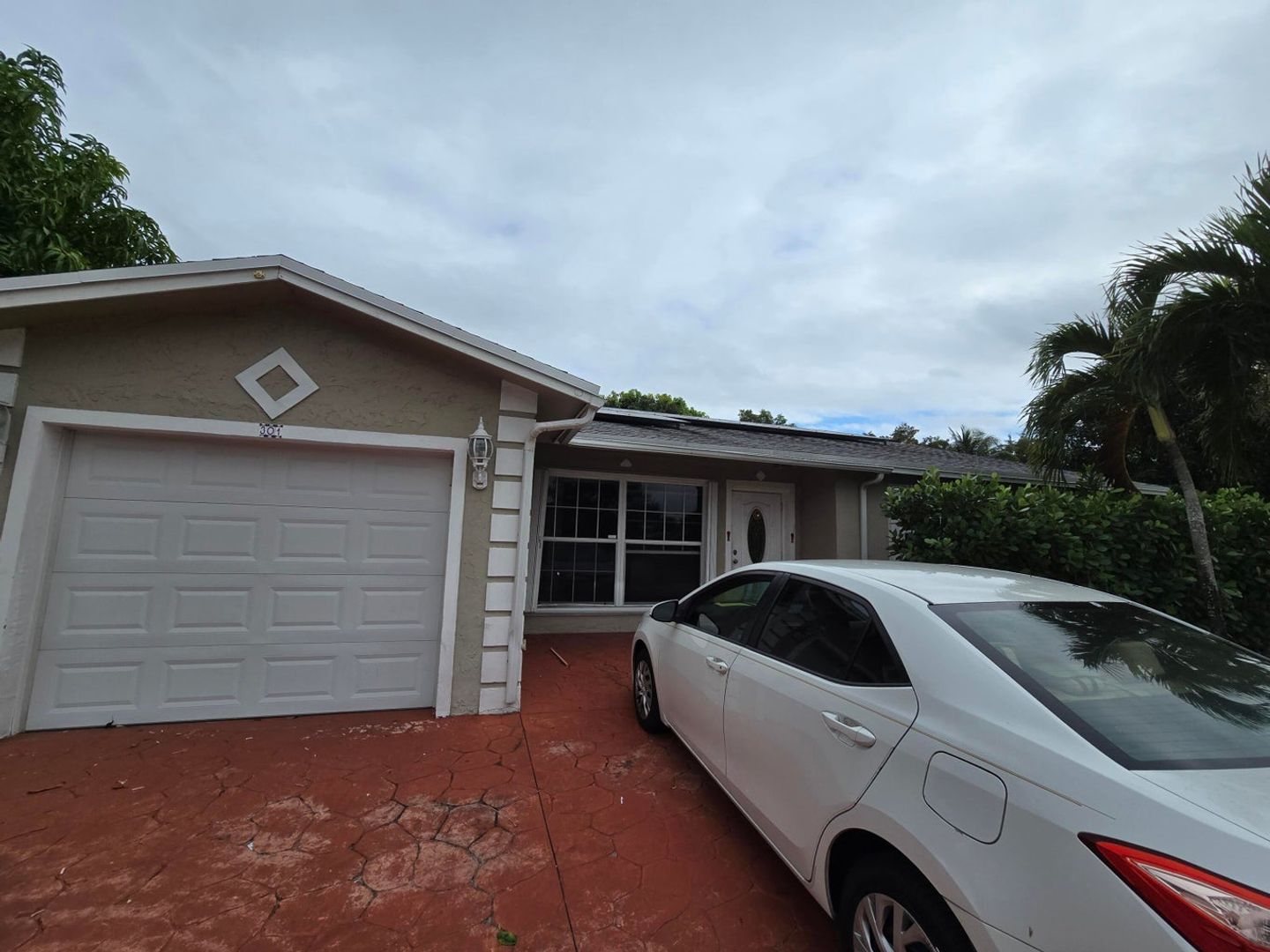 PEMBROKE PINES House: 301 NW 83RD WAY