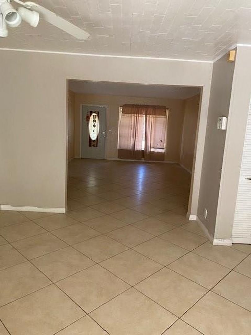 FORT LAUDERDALE House: 3157 NW 69TH CT #3157