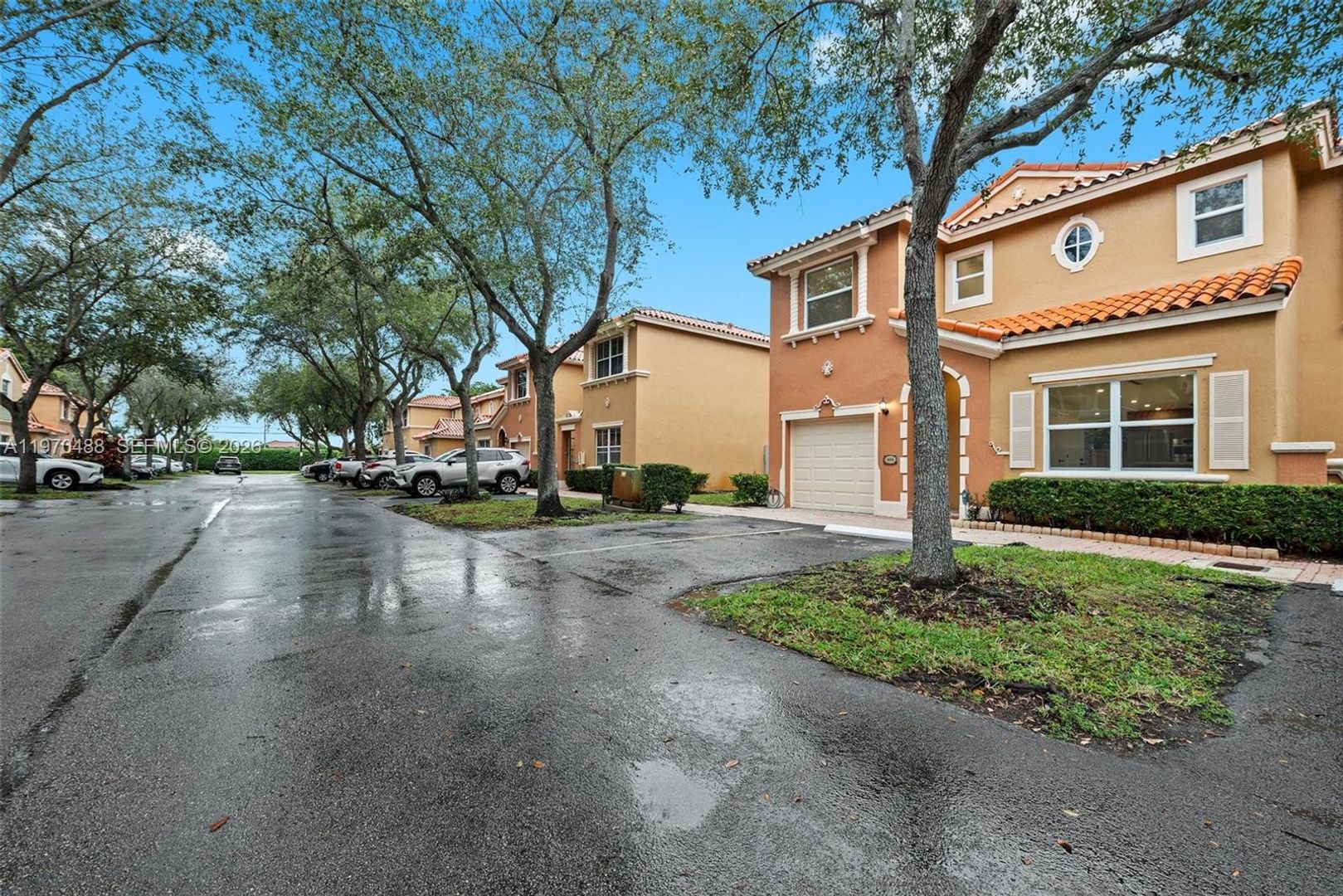 MIAMI LAKES House: 8511 NW 141ST TER #405