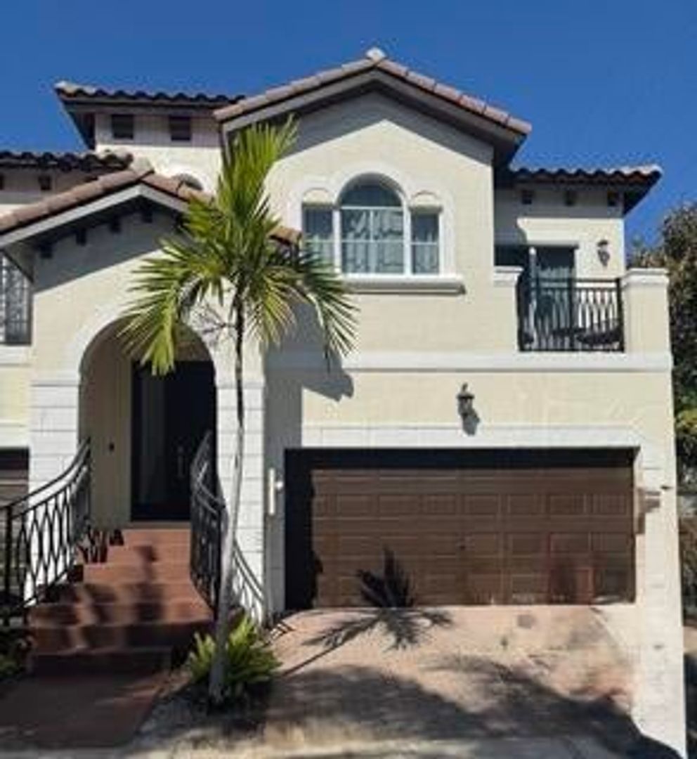 BOYNTON BEACH House: 1801 COASTAL BAY BLVD