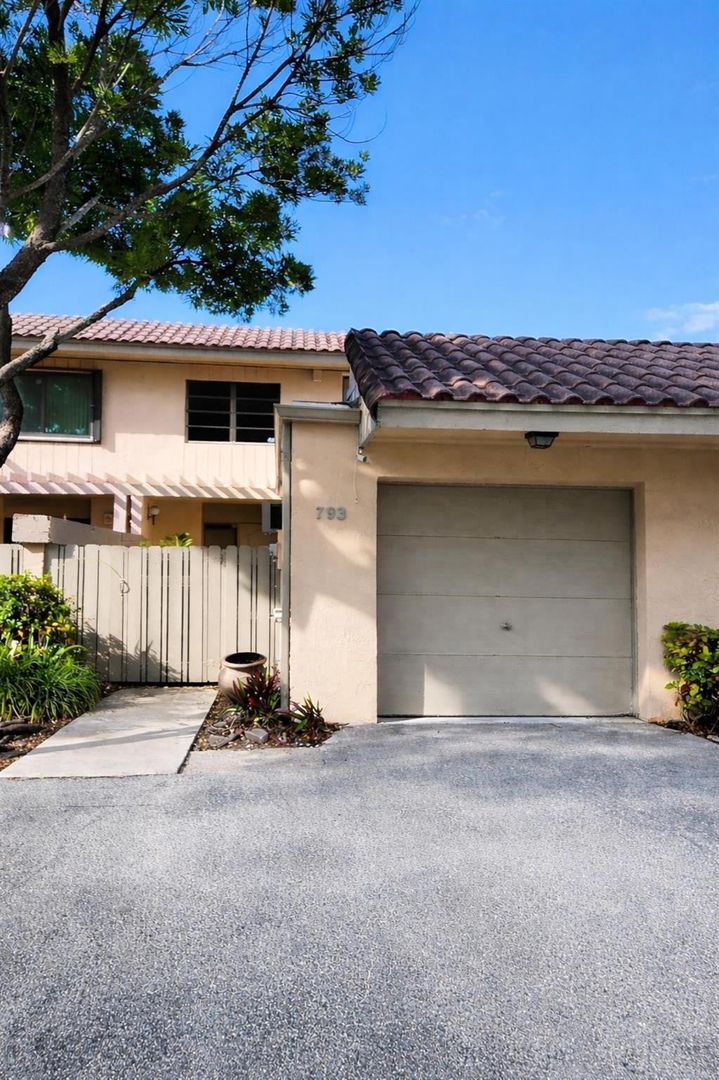 MIAMI House: 793 NE 206TH ST #793