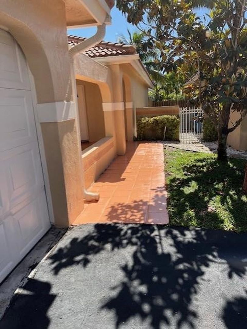 WESTON House: 1311 SEAGRAPE CIR